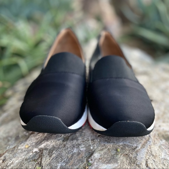 VIONIC Black Leather Slip Ons ⭐️ So Cute - Picture 2 of 13